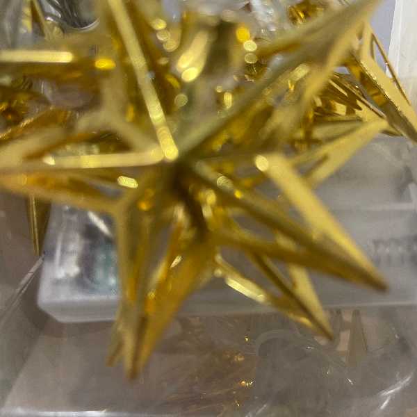 6 x Gold LED light Up Stars <br><Br><b style="color: #03236a;">RRP $119.70</b>