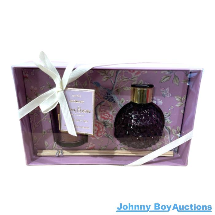 Luxury Gift Set Cherry Blossom<br><br><b style="color: #03236b;">Candle & Diffuser</b>