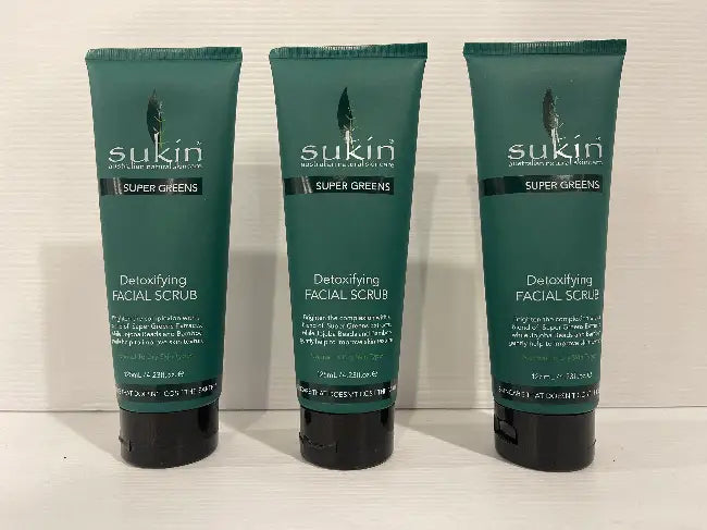 Sukin Super Greens Detoxifying Facial Scrubs<br><b style="color: #03236a;">JBAU930</b><br><b style="color: #03236a;">Lot of 3</b>