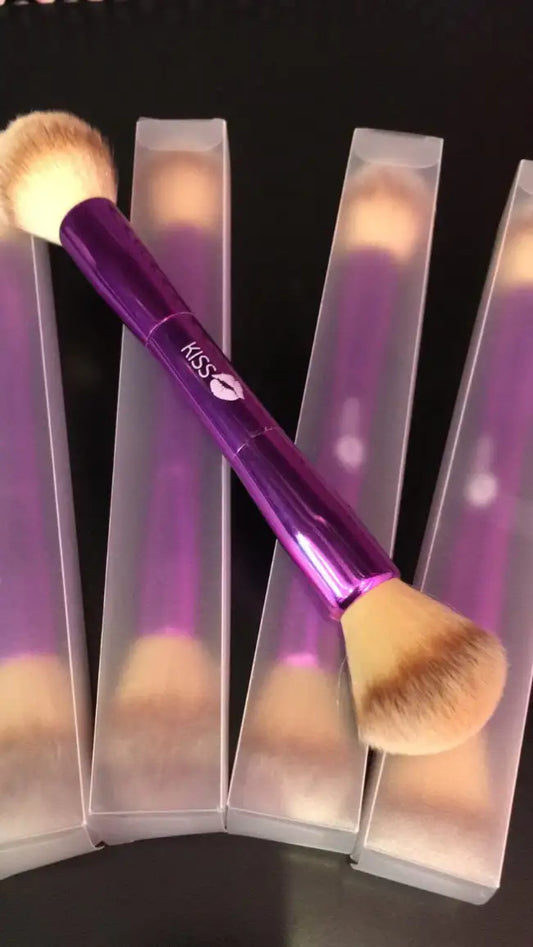 KISS Double Ended Makeup Powder Brush Hourglass Foundation<br><b style="color: #03236a;">JBAU617</b><br><b style="color: #03236a;">RRP $39.99</b>